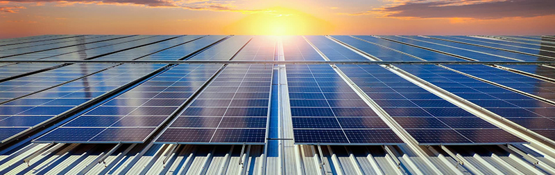 solární panely na ploché střeše